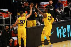 开云体育-雄鹿B队险胜尼日利亚男篮，麦科勒姆三分雨点燃全场