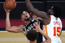 开云体育在线-雄鹿完胜深圳队，莫兰特惊艳四座