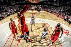 开云体育app-时间裂痕中的逆转，当2026世界杯焦点战照进湖人逆转之夜