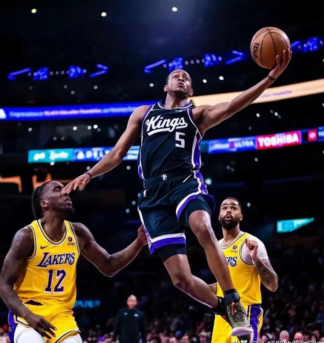 包含湖人B队血洗雄鹿，福克斯一己之力扛起全队的词条