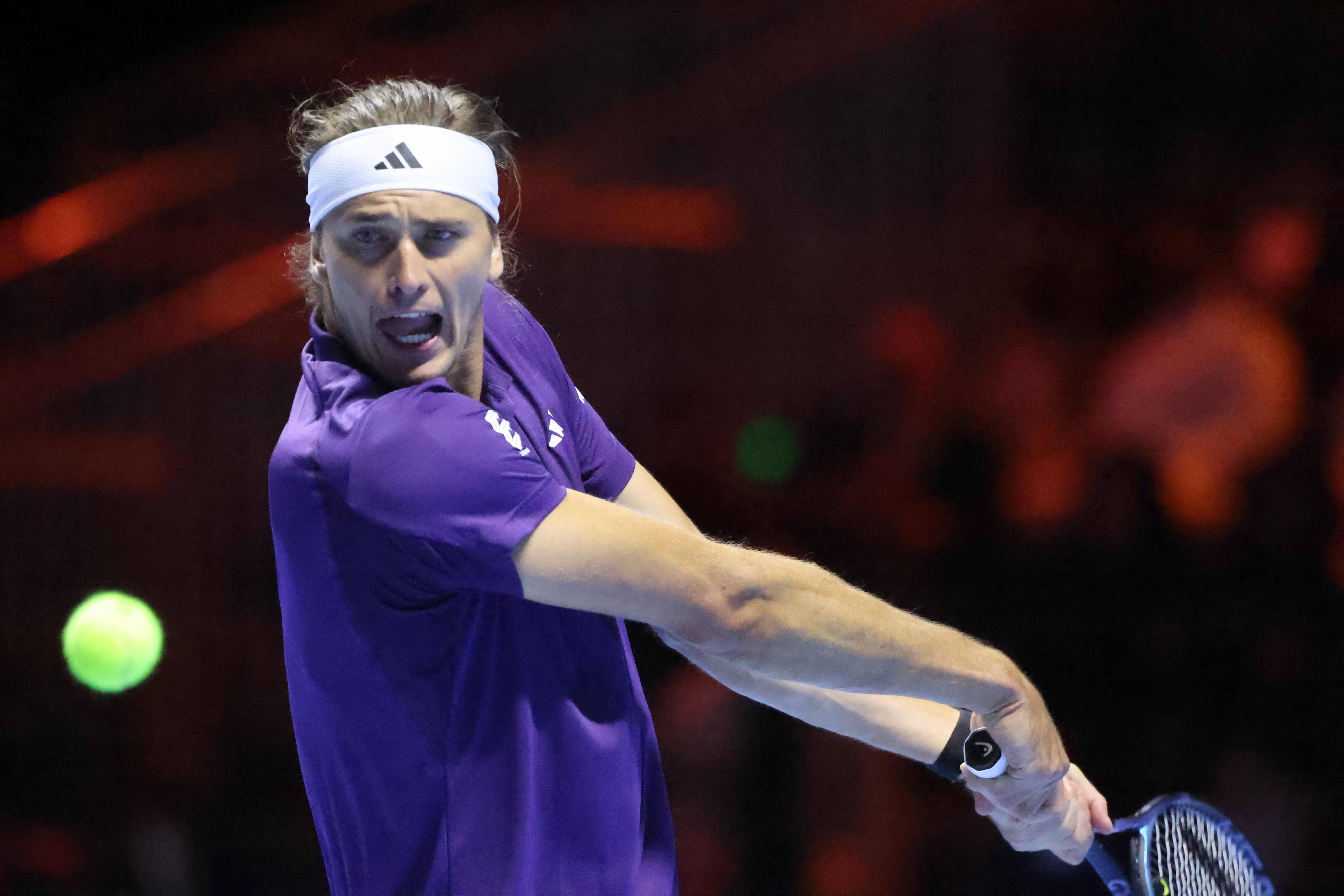 西班牙网球队鏖战美国网球队，兹维列夫爆发神勇