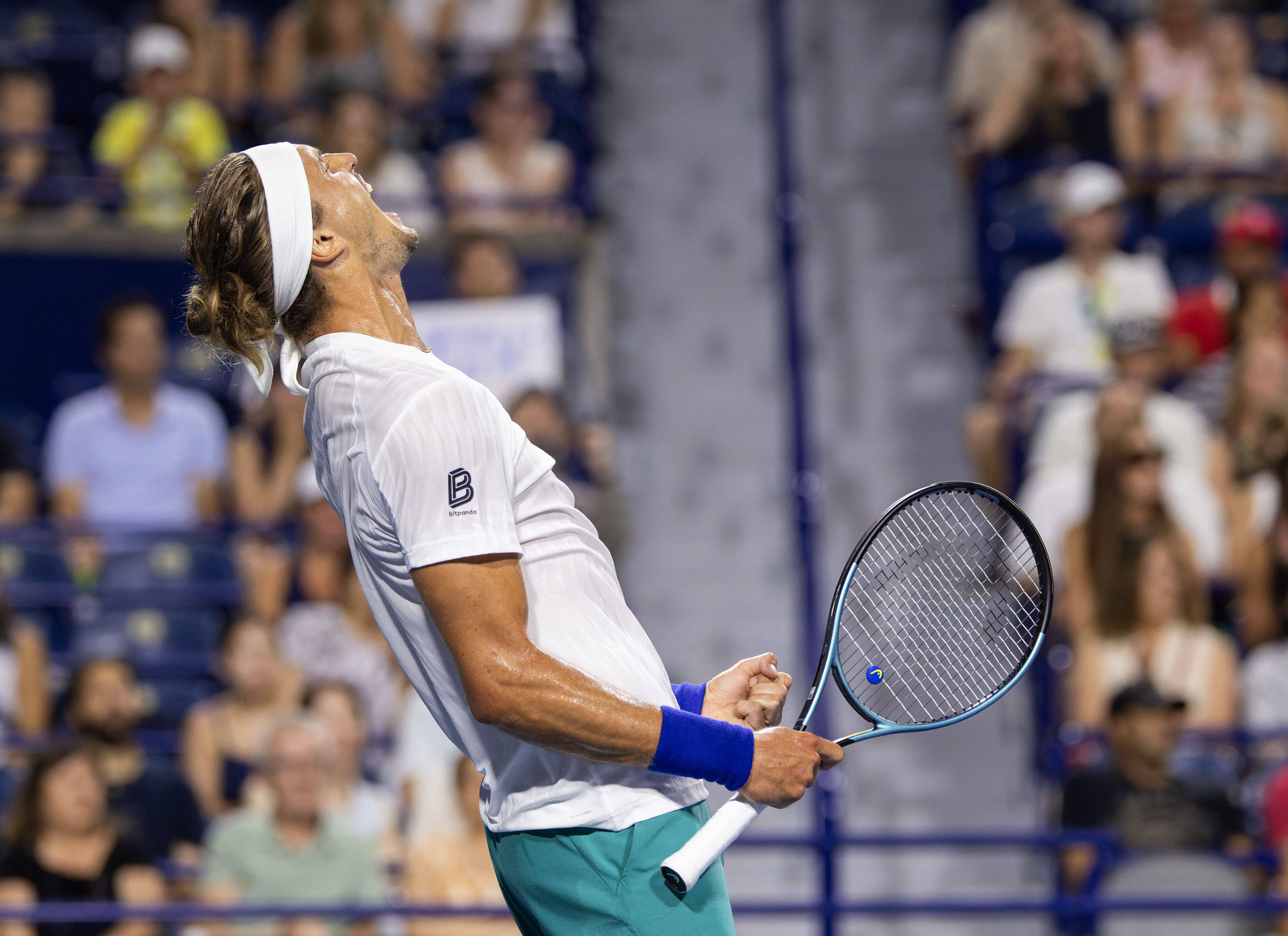 西班牙网球队鏖战美国网球队，兹维列夫爆发神勇