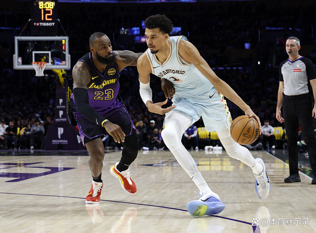 包含马刺横扫勇士B队，萨姆·米切尔制霸全场的词条