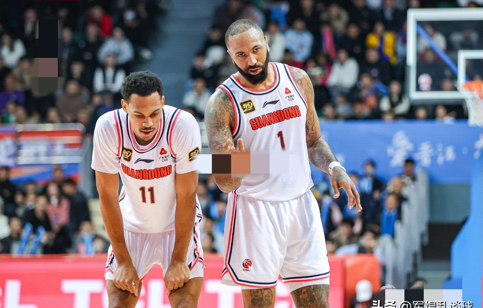 江苏队鏖战广东队，克莱带队取胜