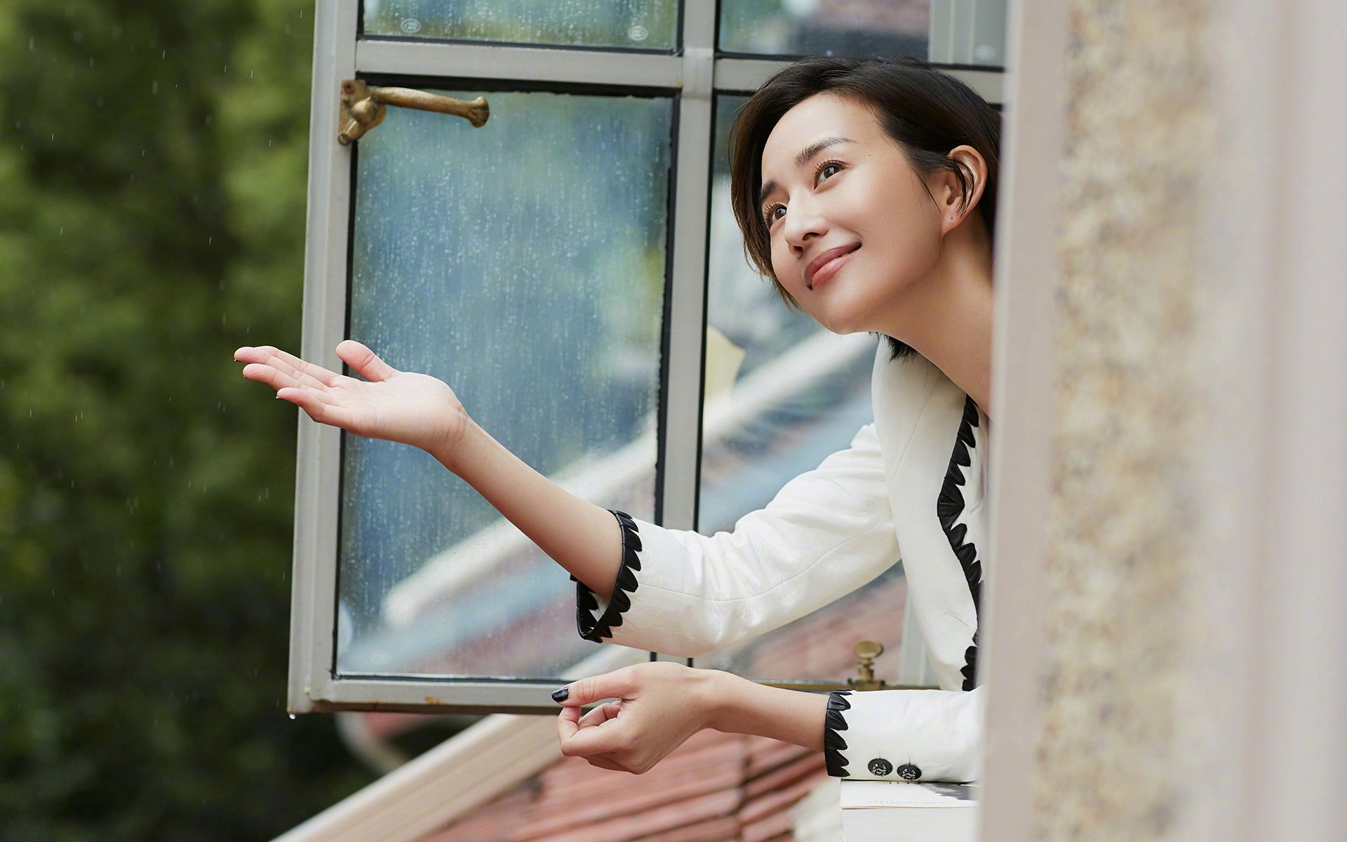 宿命的防守,当智利矿工的铁壁,映照出萨拉赫的锁