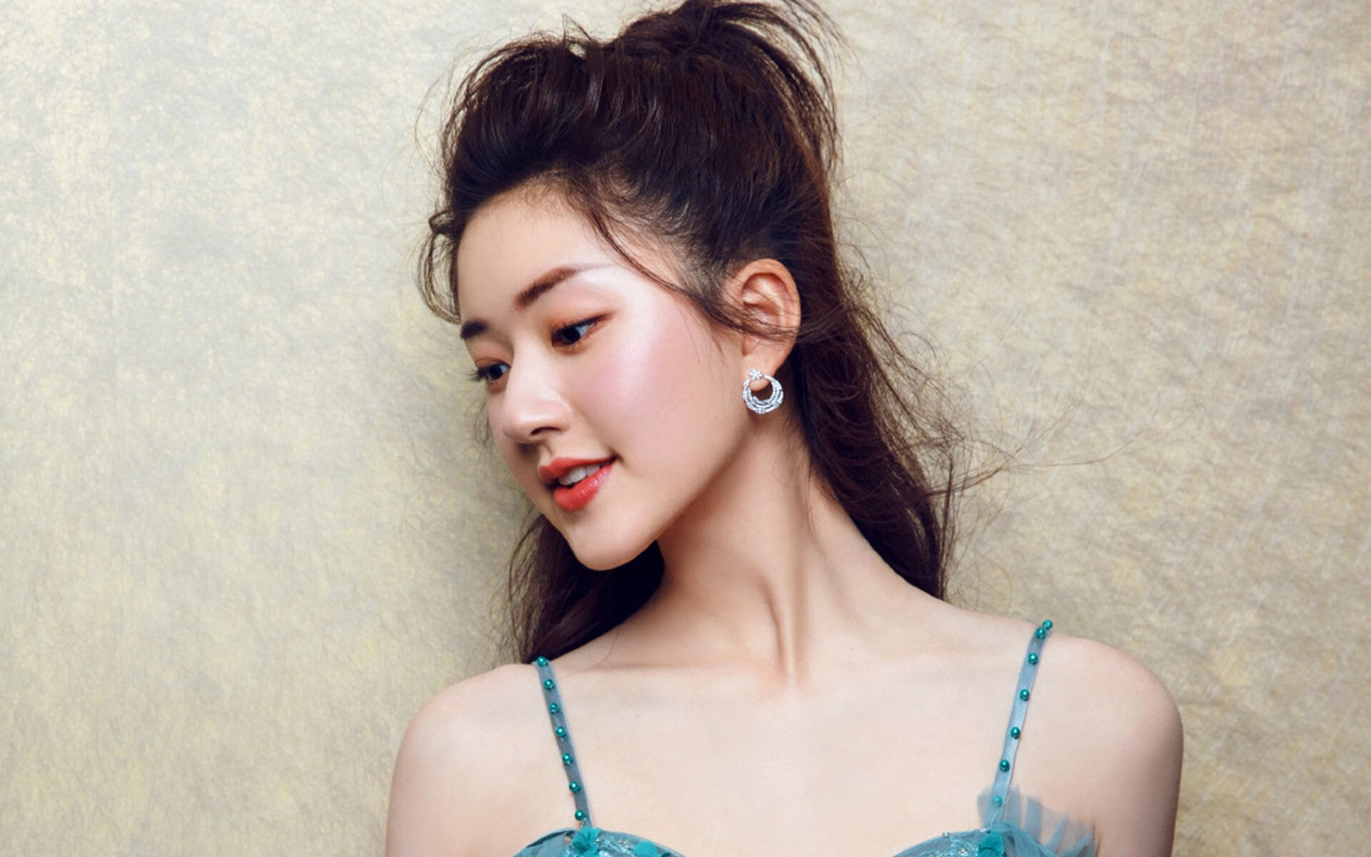 致命油量，人类史上第一次夜间F1，奥亚尔萨瓦尔如何用黑暗与暴雨证明唯一？