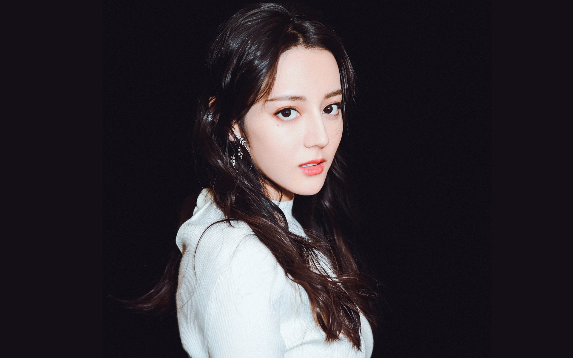 锁链与手术刀，公牛战术铁笼中，哈利伯顿的一束光